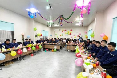 JWELL आशिर्वाद र हाँसो संग नयाँ वर्ष को दिन को शुभकामना